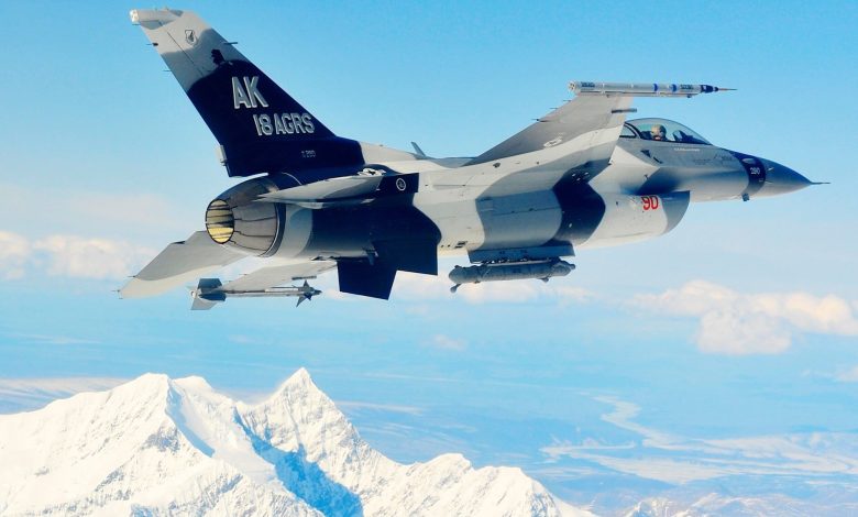 طائرة إف 16 من الداخل الصقر المقاتل الامريكي يُرعِب روسيا